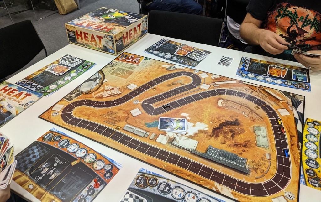 A board of Heat, which displays a race track on which four color cars seem to race.