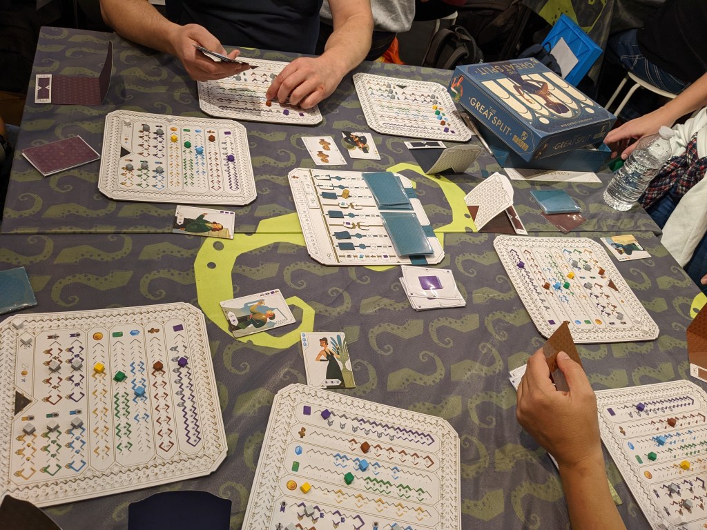 The Great Split - scoring boards with cubes, and various cards and screen/pockets.