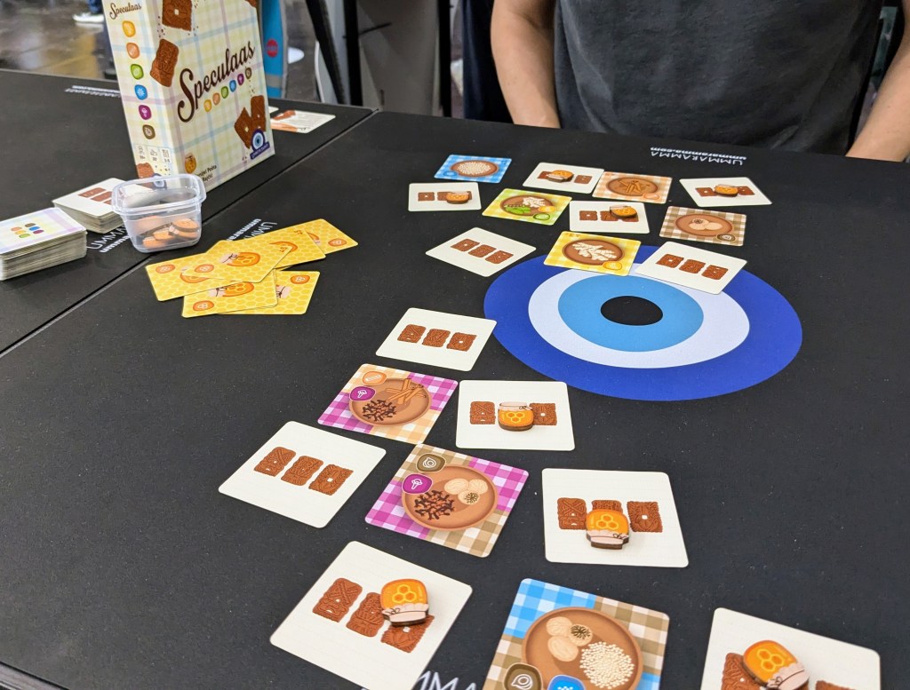 Speculaas: Cards with cookies and spices, as well as honey tokens