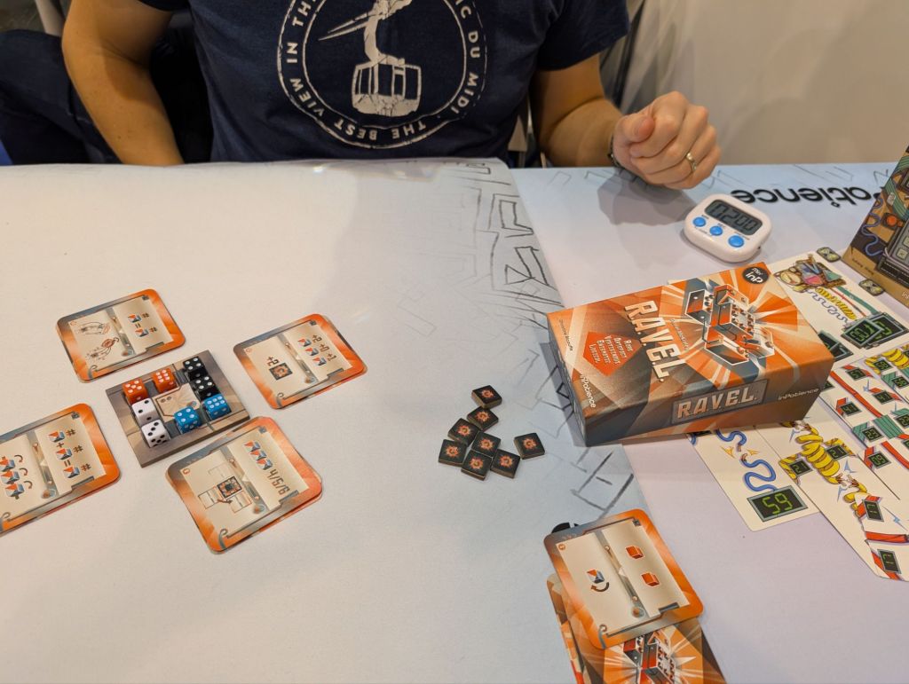 A grid of 8 colored dice (3x3 without a center) with cards with various dice-symbols on each side of the square.
